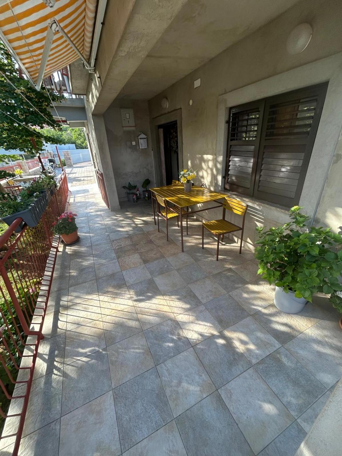 Apartmani Mate Vrban Karlobag Exterior photo